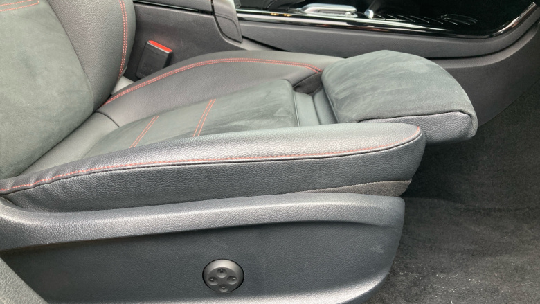 Mercedes-Benz CLA 250e AMG Line Premium + Night Ed 4dr Tip Auto Saloon